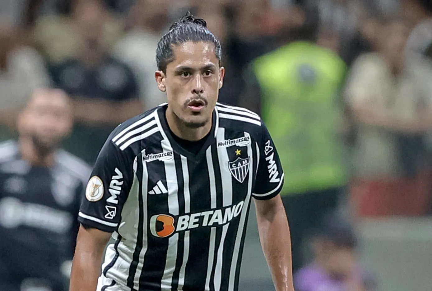 Por que o Vasco negocia com zagueiro que pouco atua no Atl&eacute;tico-MG