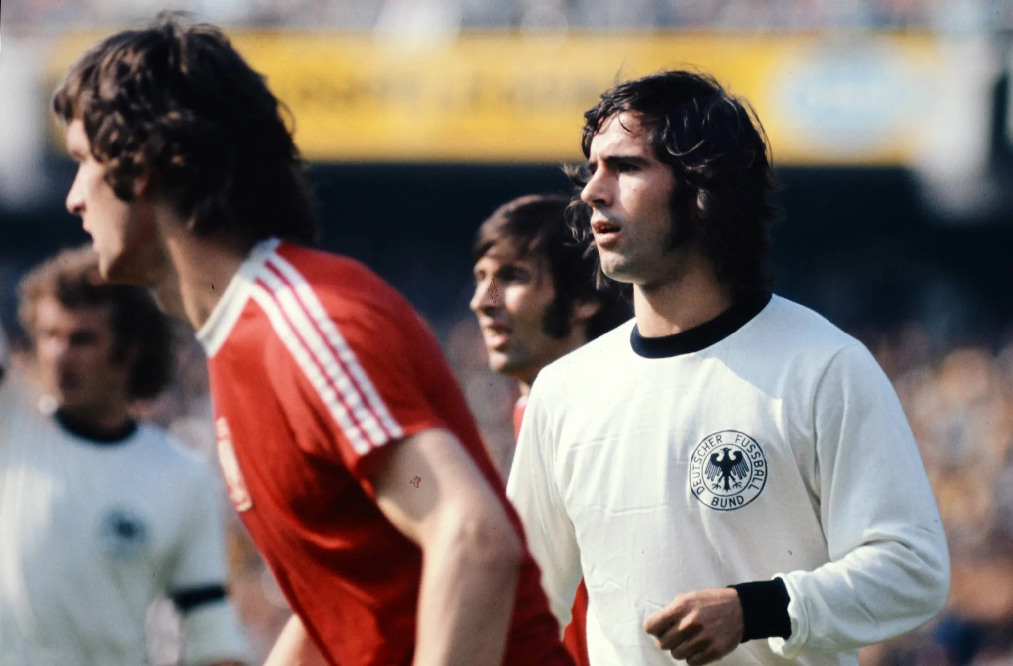 Gerd M&uuml;ller em jogo da Alemanha na Copa do Mundo