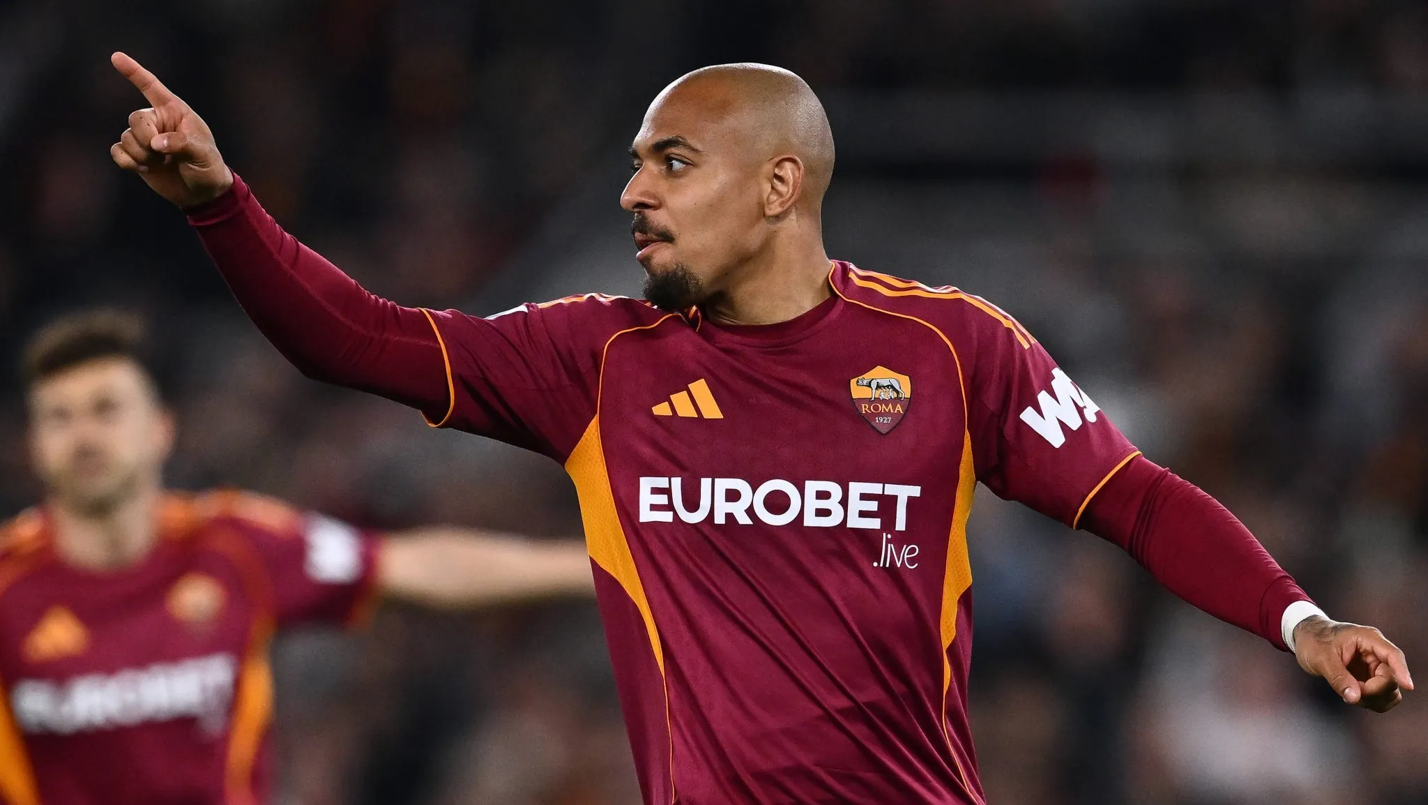 Em noite m&aacute;gica, Malen garante vit&oacute;ria da Roma com hat-trick e comprova teoria