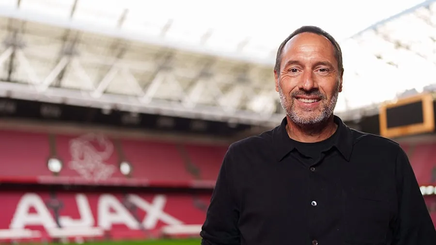 Ajax confirma John van&lsquo;t Schip como t&eacute;cnico interino at&eacute; o fim da temporada