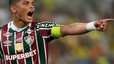 Her&oacute;i se repete, e Fluminense saboreia vit&oacute;ria ap&oacute;s seca de 53 dias na estreia de Thiago Silva