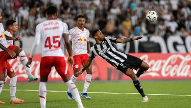 J&uacute;nior Santos brilha mais uma vez, e o Botafogo sai na frente do Bragantino por vaga nos grupos da Libertadores