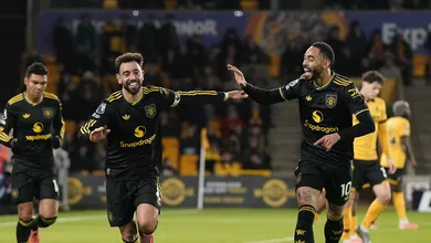 Dupla no ataque funciona, mas fragilidades do United ainda aparecem em goleada