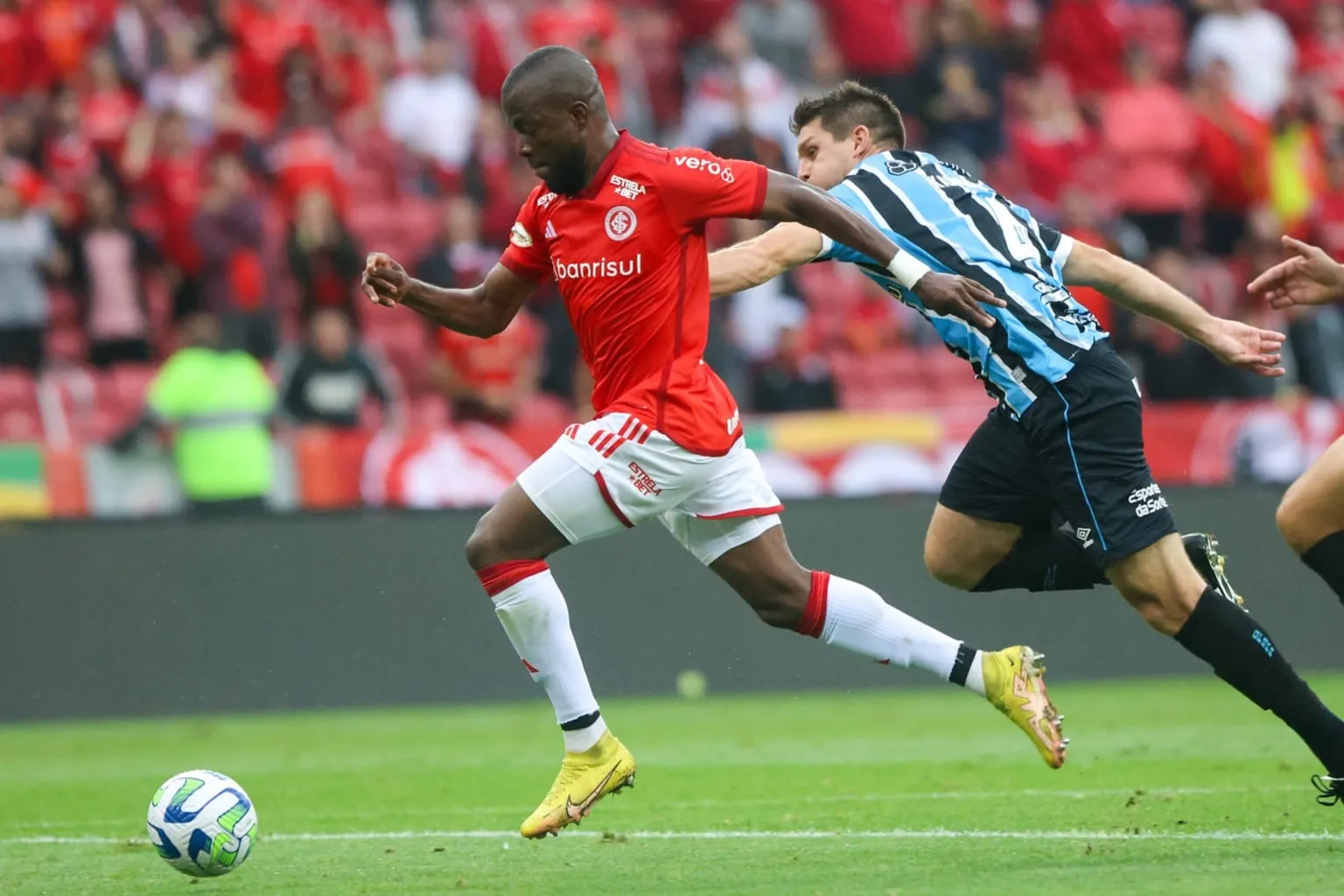 Internacional tem primeiro de tr&ecirc;s jogos que v&atilde;o interferir na briga do Gr&ecirc;mio pelo t&iacute;tulo
