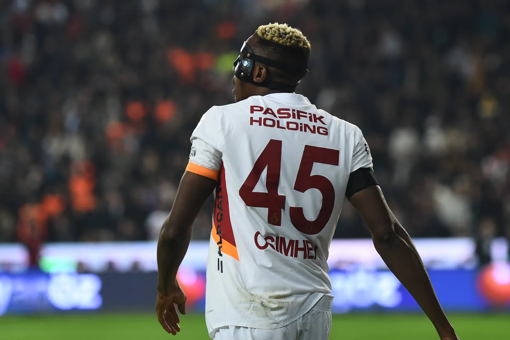 Osimhen &eacute; visto como pe&ccedil;a fundamental para revolucionar ataque do Manchester United