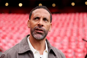 Rio Ferdinand: &lsquo;Manchester United n&atilde;o pode mostrar fraqueza numa situa&ccedil;&atilde;o destas&rsquo;