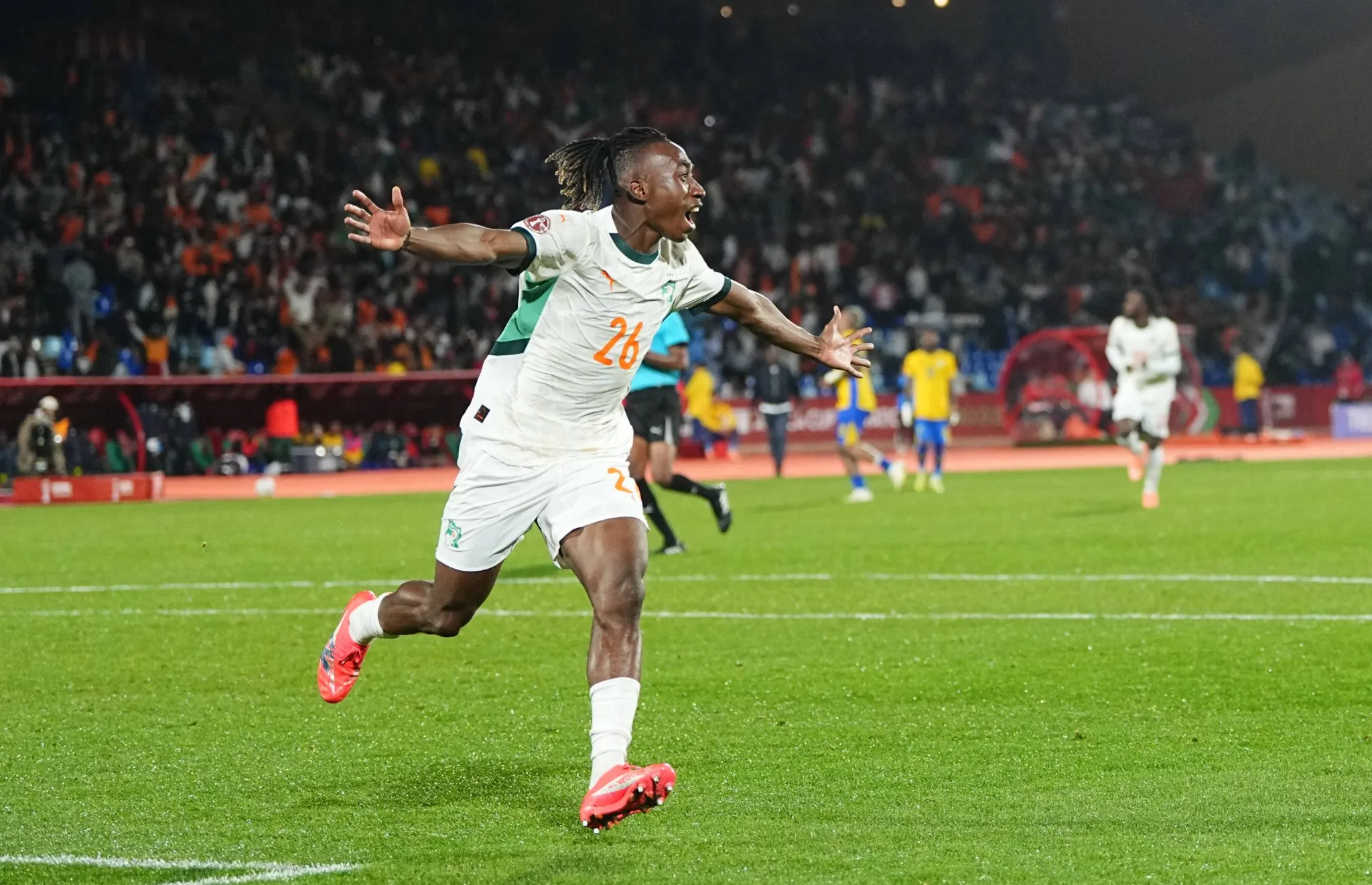 Yan Dyomande a servi&ccedil;o da sele&ccedil;&atilde;o marfinense na Copa Africana de Na&ccedil;&otilde;es, em dezembro de 2025 (Foto: Imago/DeFodi Images)
