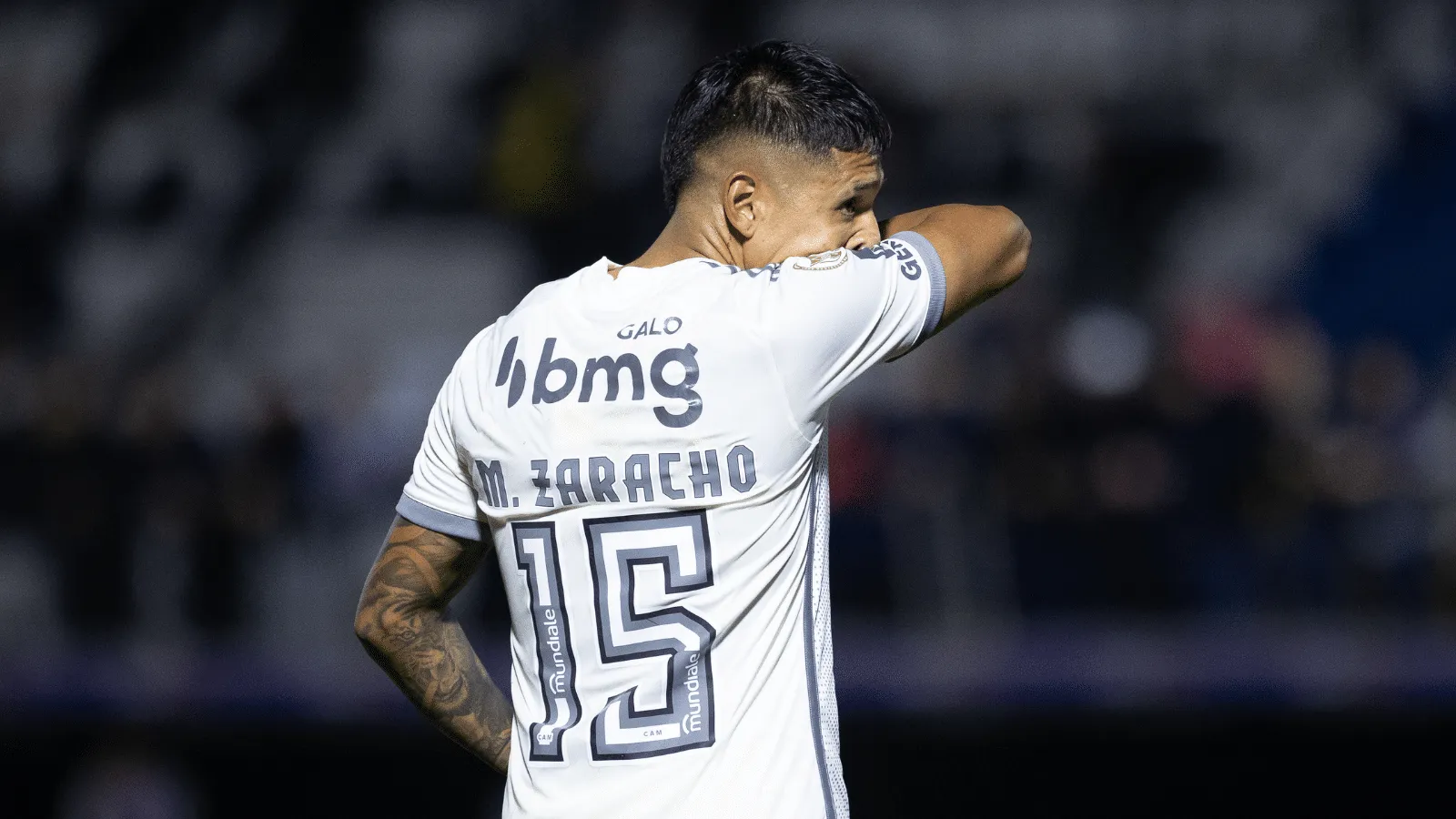 Zaracho tem tor&ccedil;&atilde;o muito feia, preocupa e pode aumentar lista de desfalques do Atl&eacute;tico-MG