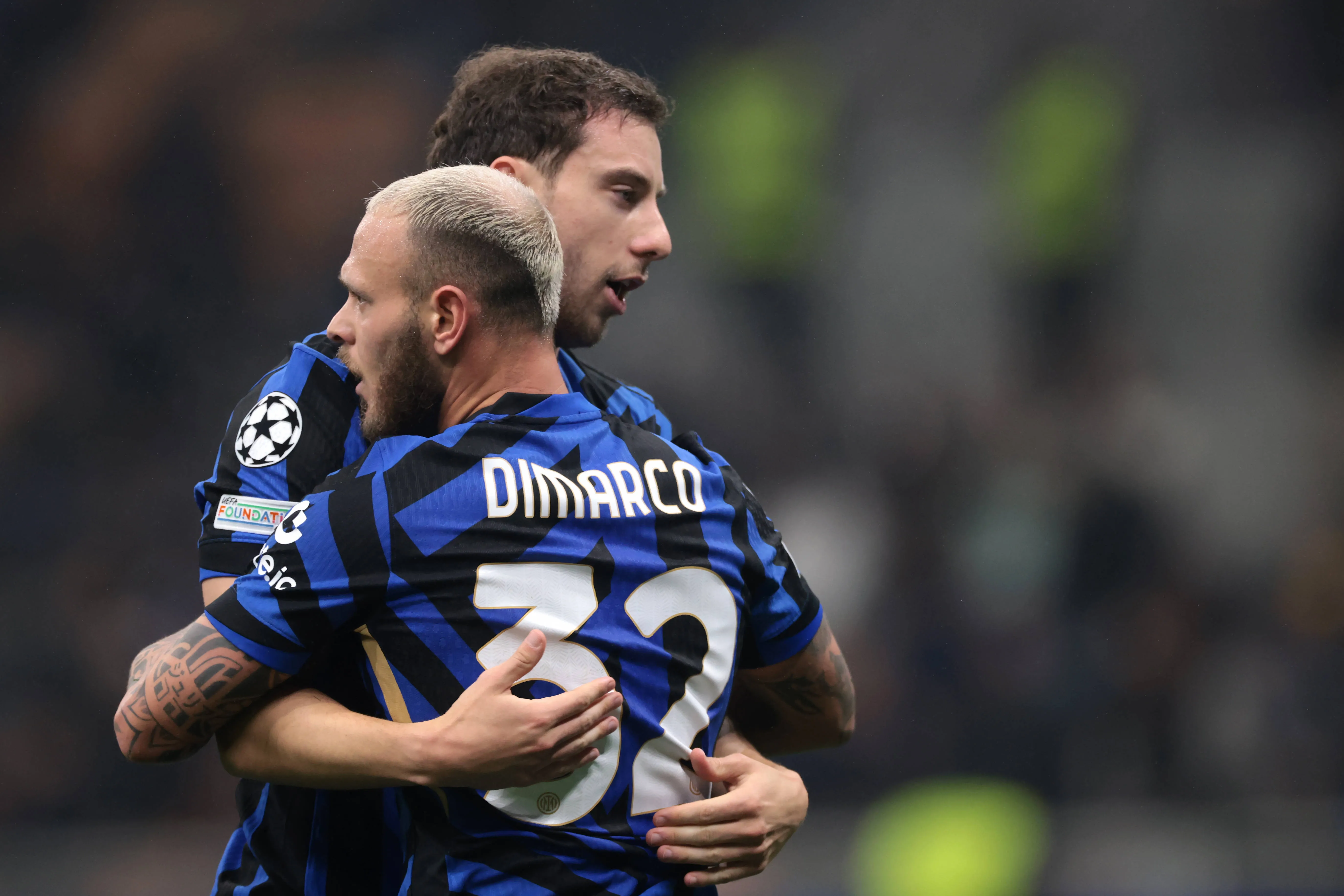 Carlos Augusto e Dimarco em jogo da Internazionale