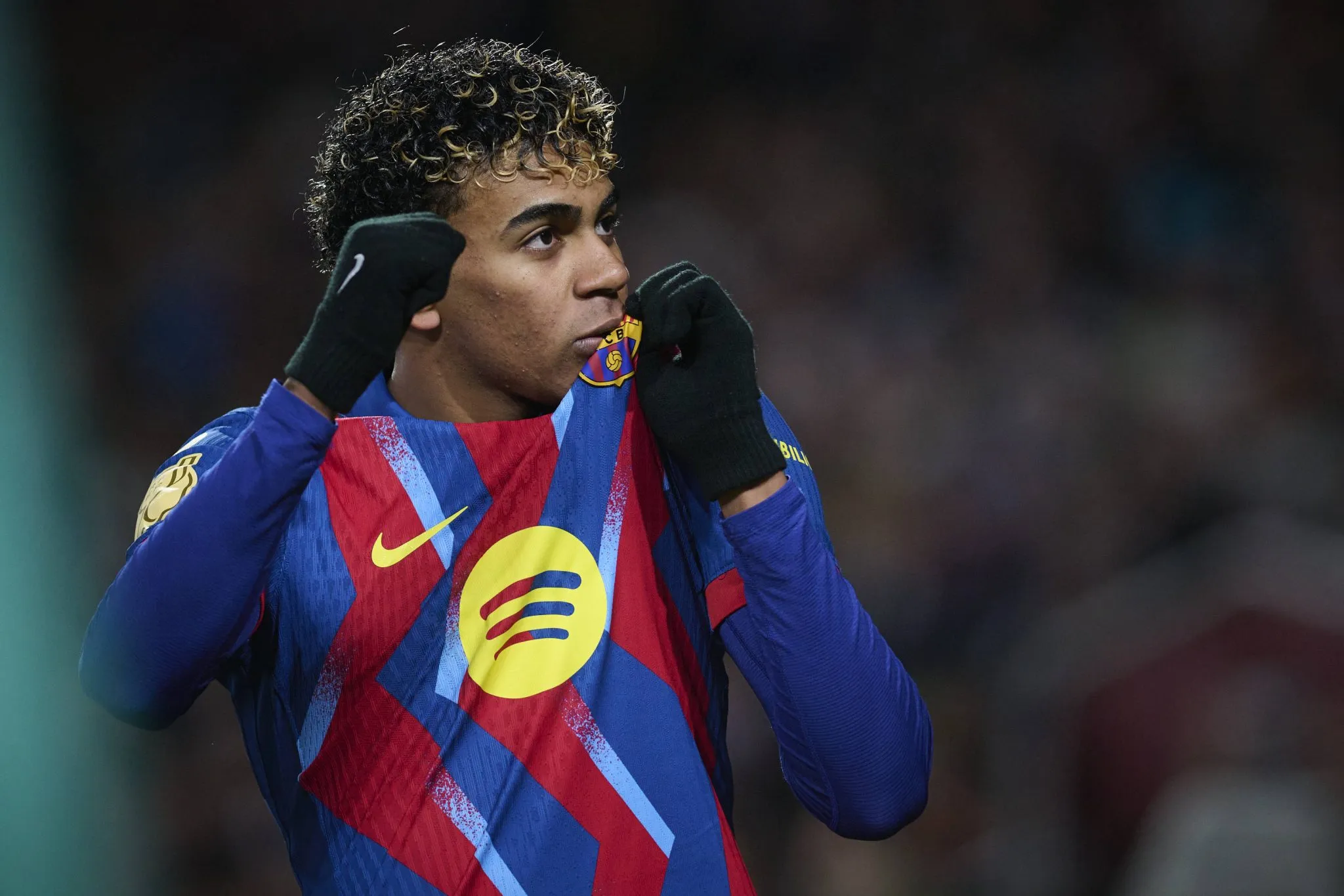 Lamine Yamal comemora gol pelo Barcelona