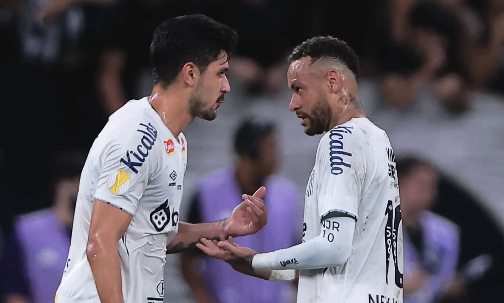 Insist&ecirc;ncia de Caixinha em Basso determina derrota do Santos para o Corinthians