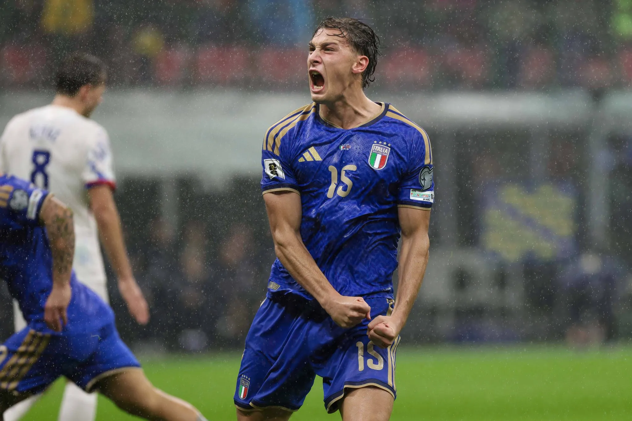 Esposito celebra gol pela sele&ccedil;&atilde;o italiana 