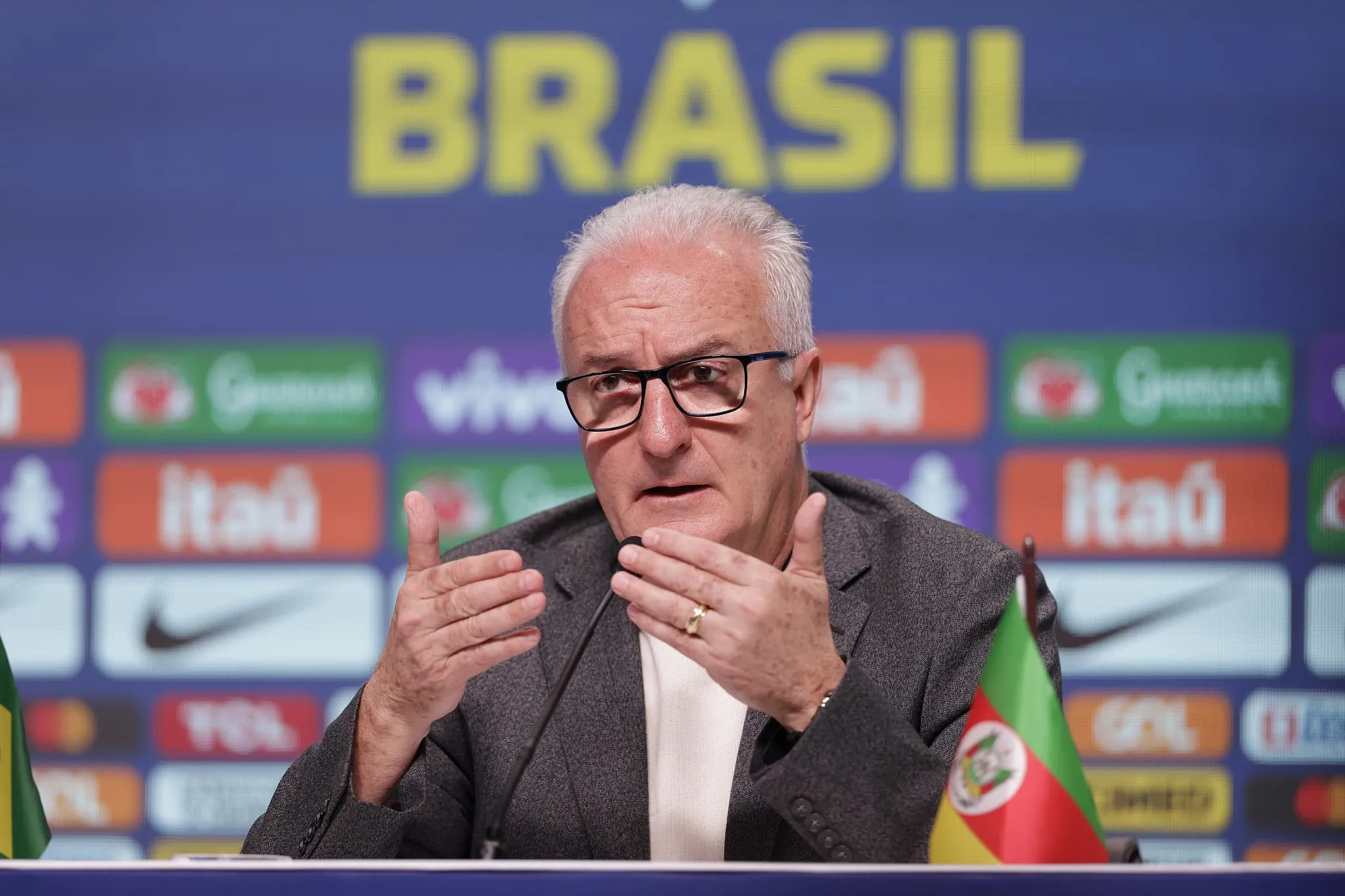 Dorival explica convoca&ccedil;&atilde;o de Evan&iacute;lson e aus&ecirc;ncia de medalh&otilde;es na Sele&ccedil;&atilde;o