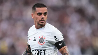 De questionado a capit&atilde;o: Fagner volta de les&atilde;o com contrato renovado e moral com Ram&oacute;n D&iacute;az