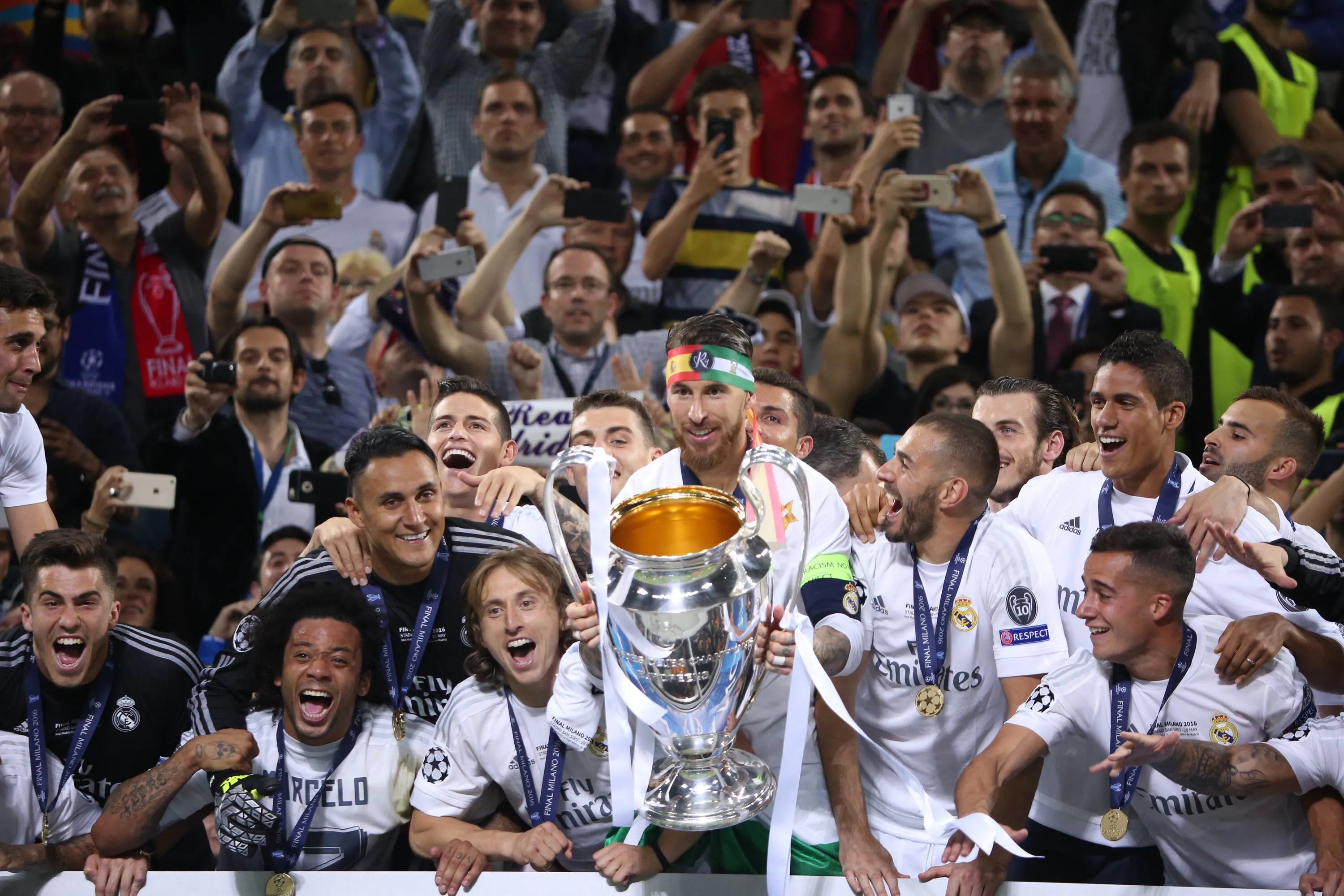 Real Madrid celebra t&iacute;tulo da Champions League 2015/16 sobre Atl&eacute;tico de Madrid (Foto: IMAGO / Cordon Press/Miguelez Sports)