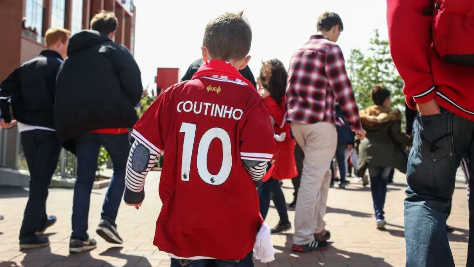Liverpool dar&aacute; um voucher de &pound;50 a quem comprou a camisa de Coutinho nesta temporada