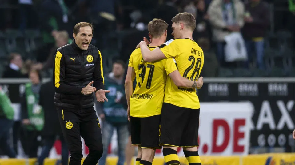 Dortmund vence no fim, mas vulnerabilidade atr&aacute;s continua levantando questionamentos