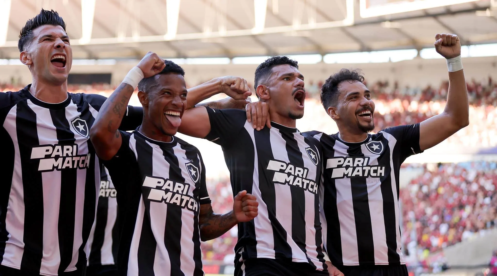 A lideran&ccedil;a do Botafogo se referenda por um baita cl&aacute;ssico, com uma vit&oacute;ria de grandes momentos e sacrif&iacute;cio premiado