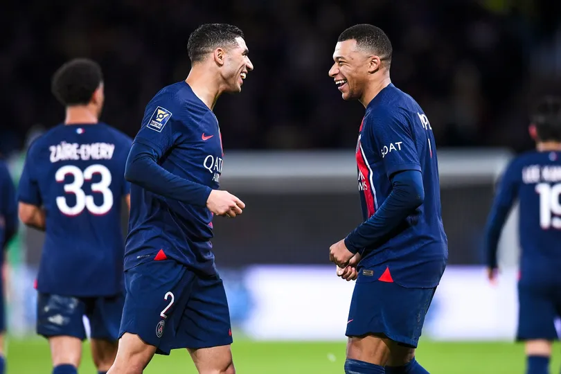 Hakimi e Mbapp&eacute;.