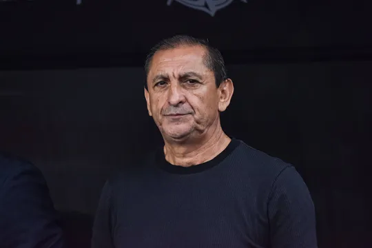 Ram&oacute;n Diaz responde &agrave; primeira consulta do Santos, que segue em busca de treinador