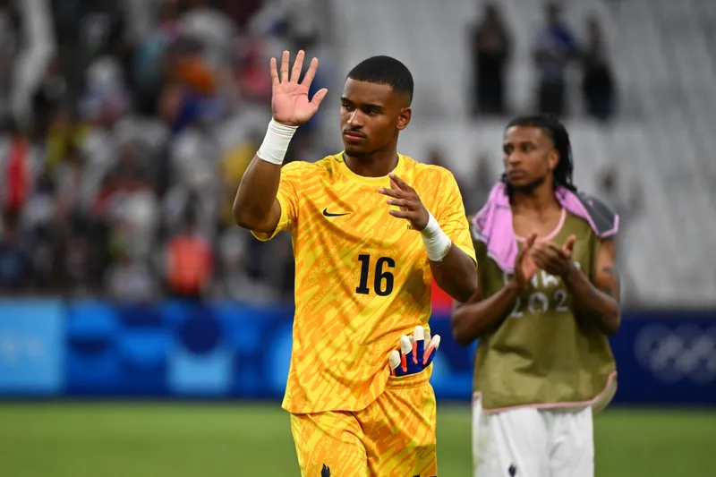 Foto: (IconSport) - Guillaume Restes pela sele&ccedil;&atilde;o francesa sub-23