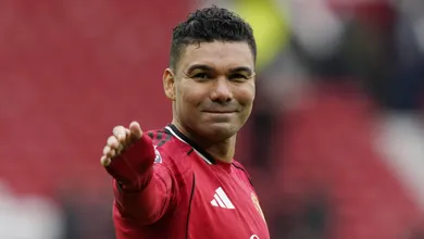 Por que o Manchester United precisa contratar dois meio-campistas para resolver problema