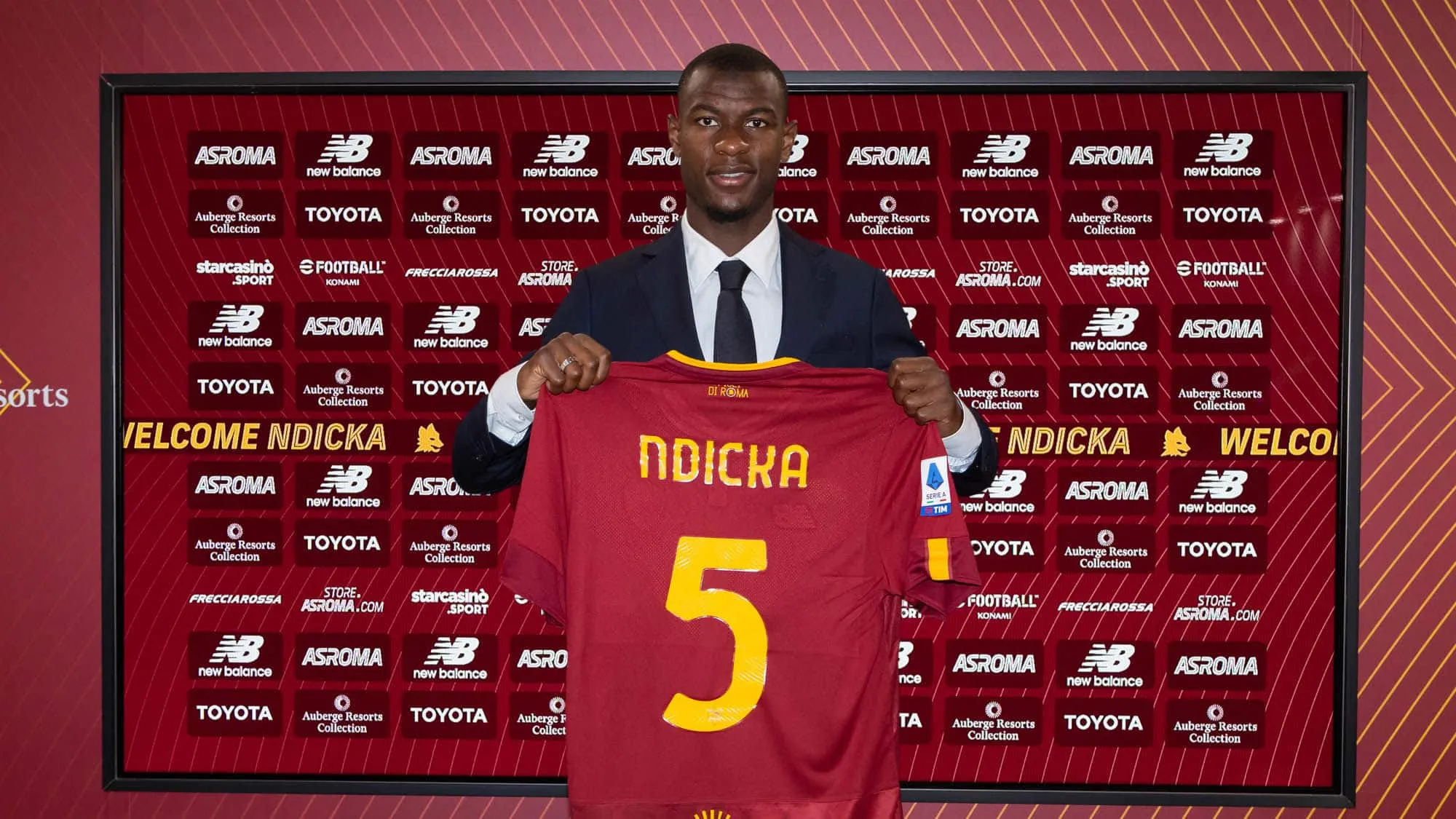 Entenda o alfabeto bizarro que a Roma usou para apresentar Ndicka