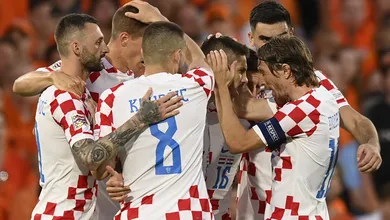 Uma semifinal &eacute;pica: A Cro&aacute;cia se agigantou em Roterd&atilde; para esfriar a valente Holanda e avan&ccedil;ar na prorroga&ccedil;&atilde;o