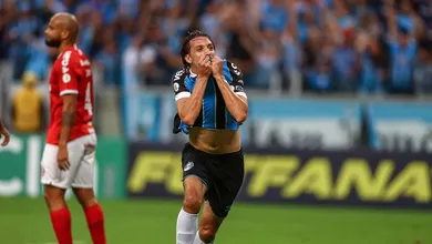 Gr&ecirc;mio venceu Grenal 442 com tranquilidade, sem que Inter desse um chute a gol no segundo tempo