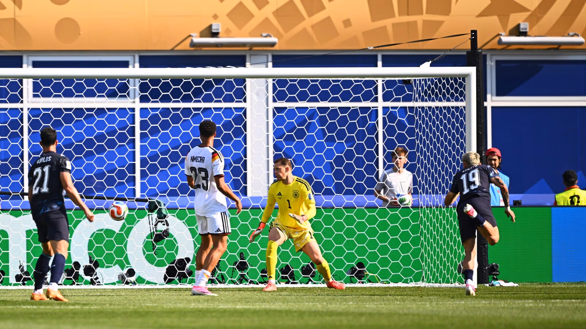 Enciso marca gol que abriu o placar entre Alemanha e Paraguai (Foto: PictureAlliance / Icon Sport)