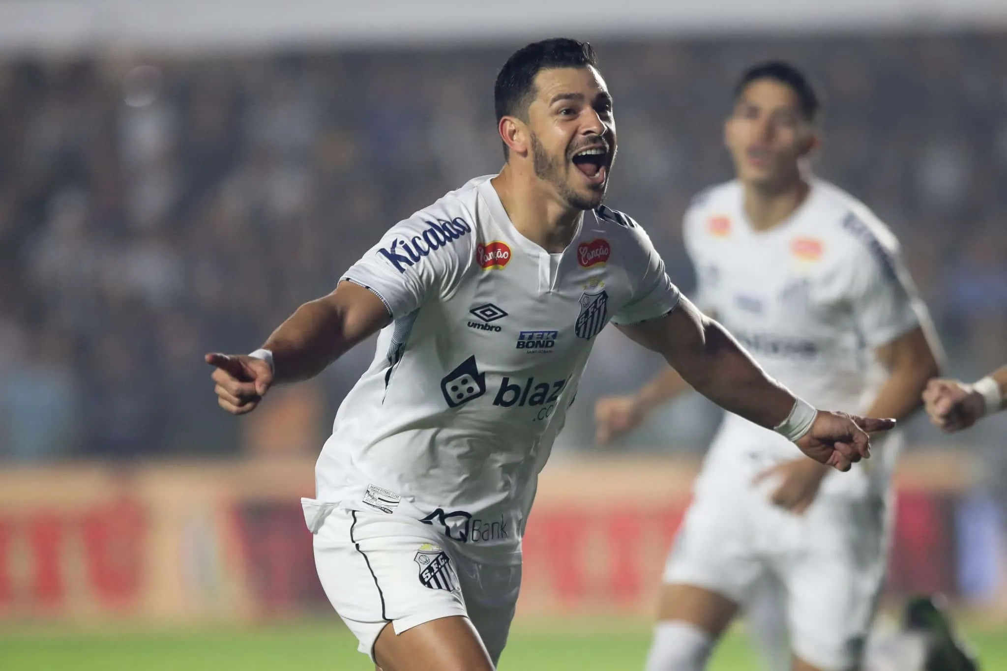 Goleada prova que o Santos &lsquo;s&oacute;&rsquo; precisa da Vila Belmiro para voltar &agrave; S&eacute;rie A