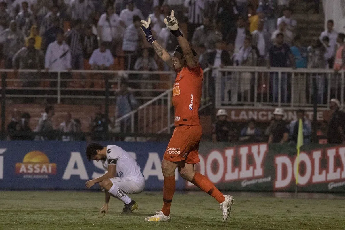 Ser claramente melhor n&atilde;o bastou ao Santos, eliminado por um Corinthians outra vez grato a C&aacute;ssio
