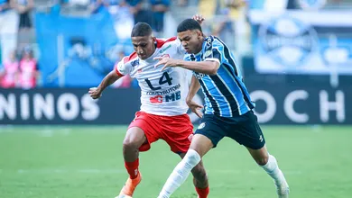 Gr&ecirc;mio joga muito pouco, mas Galdino evita derrota em casa para o S&atilde;o Luiz