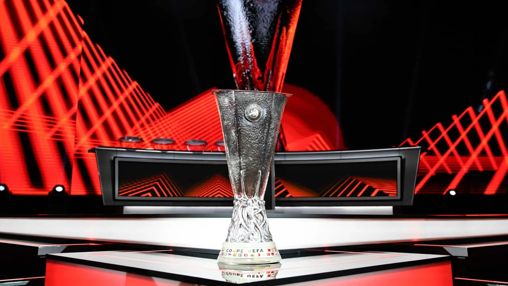United e Tottenham escapam de pedreiras na Europa League; confira os duelos das oitavas de final