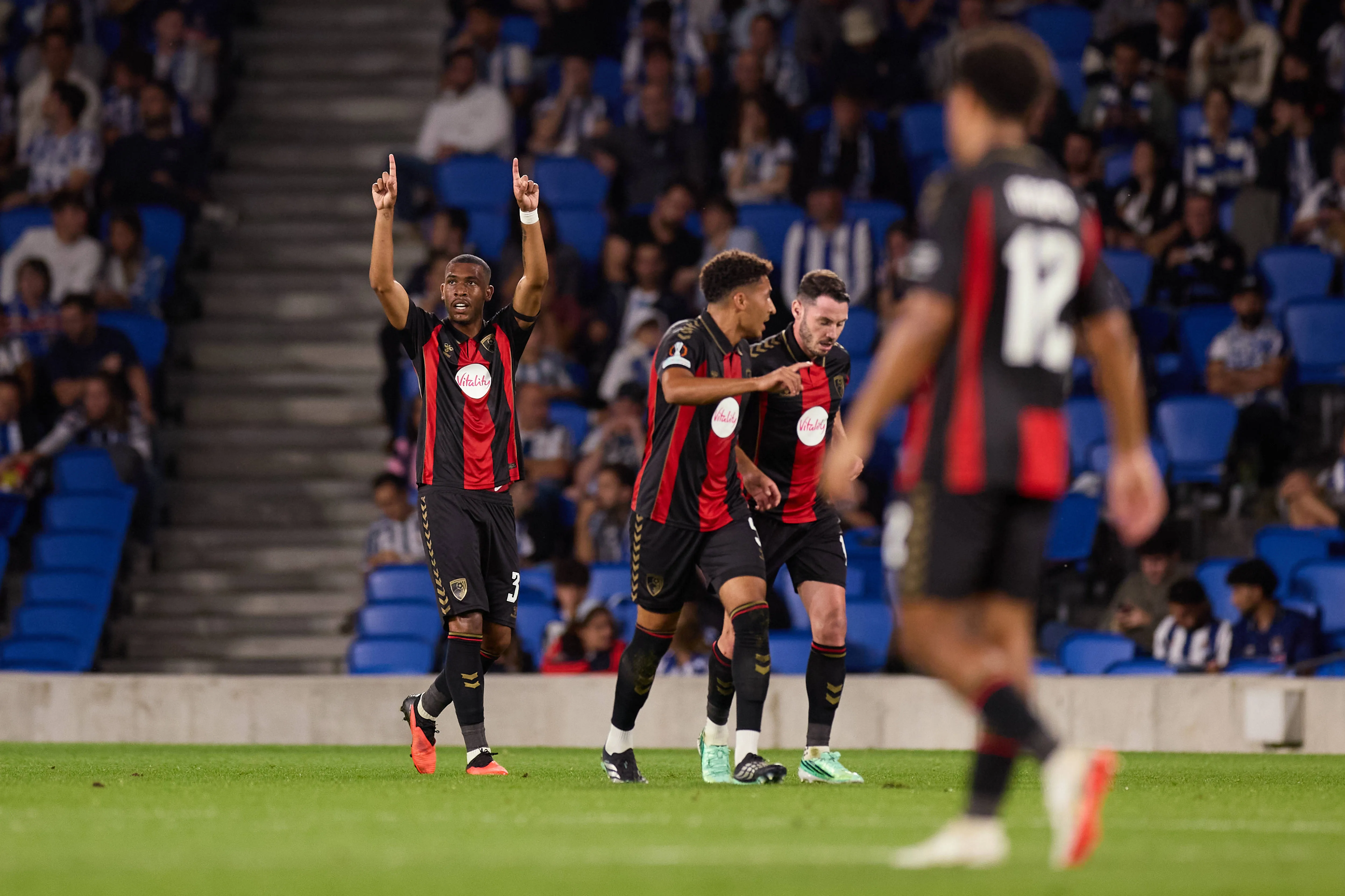 Rayan celebra gol pelo Bournemouth no Anoeta