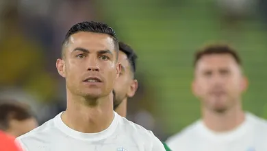 Ap&oacute;s cotovelada, Cristiano Ronaldo nega mau comportamento, mas ser&aacute; punido