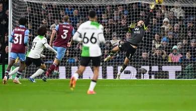 Goleiro do Burnley fecha o gol, mas n&atilde;o consegue segurar ataque letal do l&iacute;der Liverpool