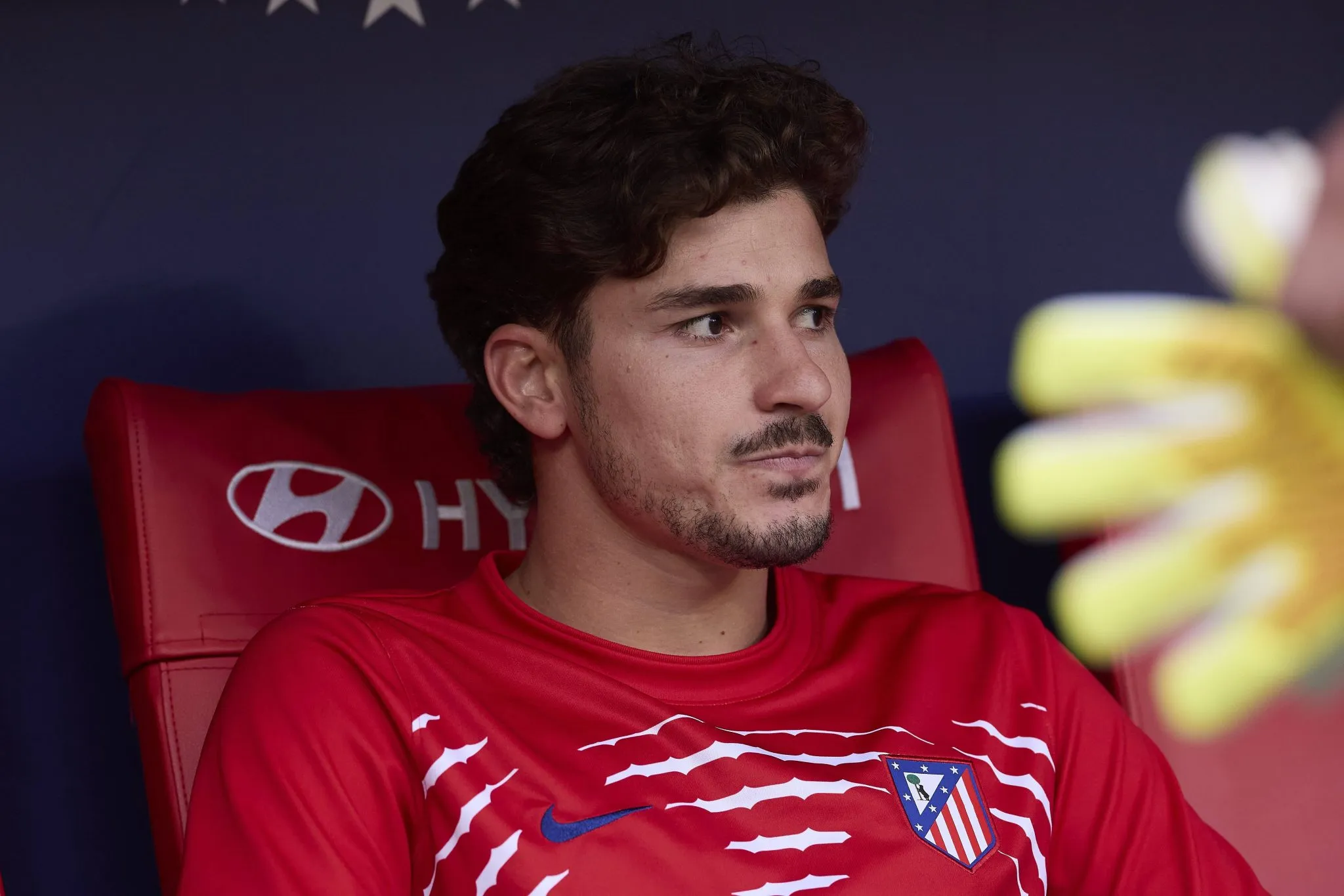 Julián Alvarez no banco do Atlético de Madrid (Foto: IMAGO / SOPA Images)