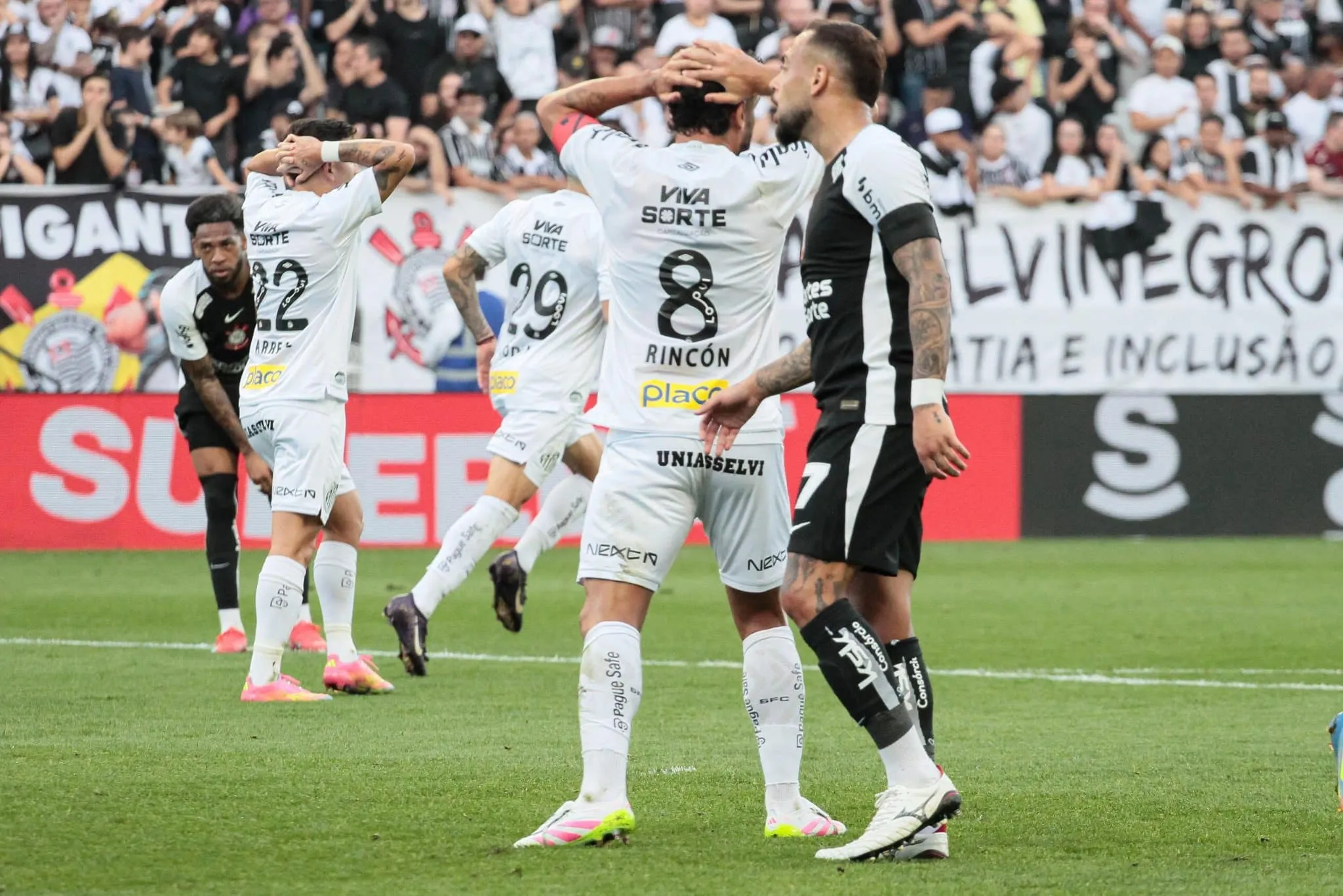 Jogadores do Santos lamentam chances perdida