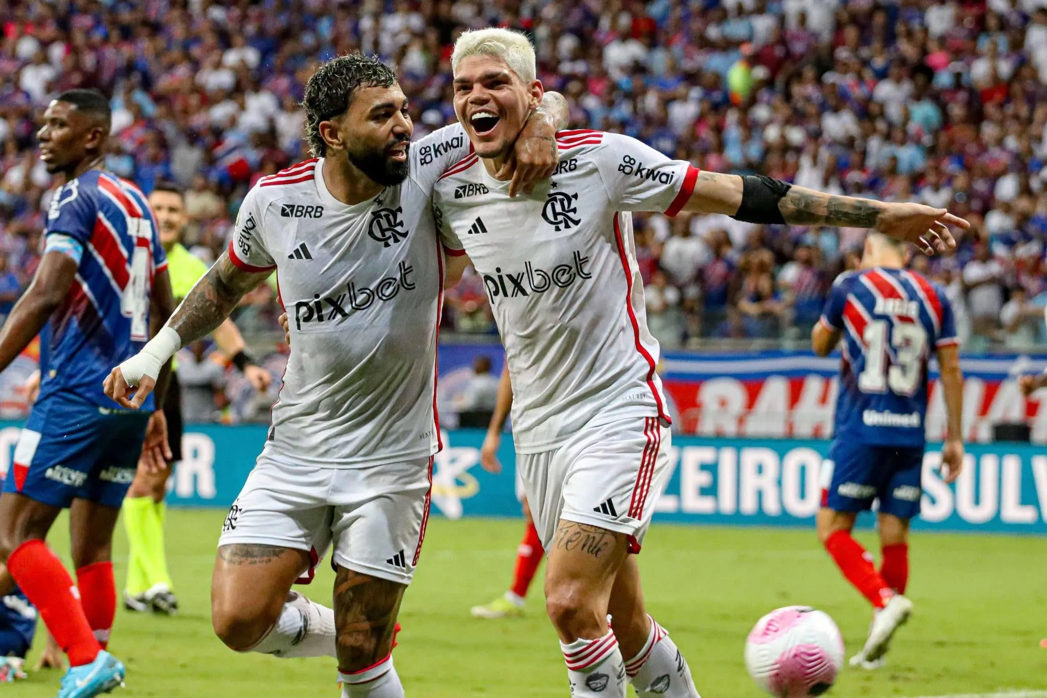 Flamengo vence o Bahia e Filipe Lu&iacute;s ganha boas dores de cabe&ccedil;a; entenda