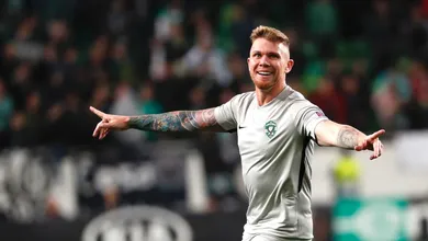 Rafael Forster marcou um gola&ccedil;o de falta na Liga Europa que o narrador at&eacute; comparou com Roberto Carlos
