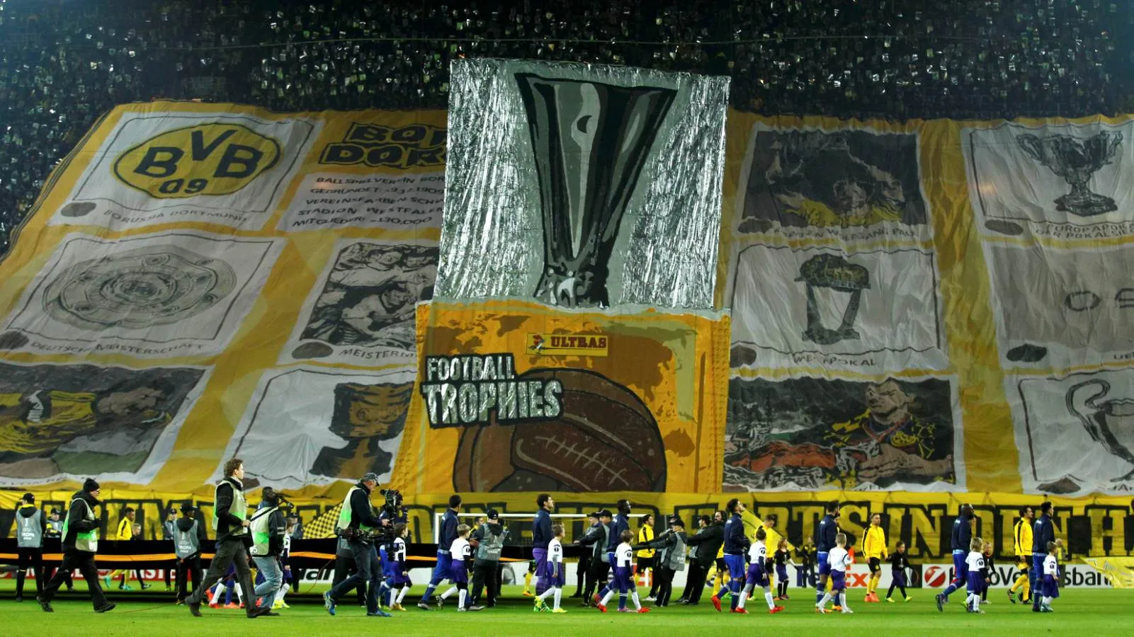 [V&iacute;deo] Os bastidores de uma ideia genial: Como a torcida do Dortmund criou seu &aacute;lbum gigante