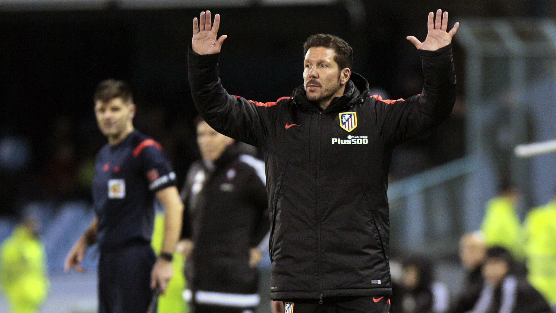 Simeone n&atilde;o se ilude com lideran&ccedil;a: &ldquo;&Eacute; muito dif&iacute;cil competir com Bar&ccedil;a e Real&rdquo;