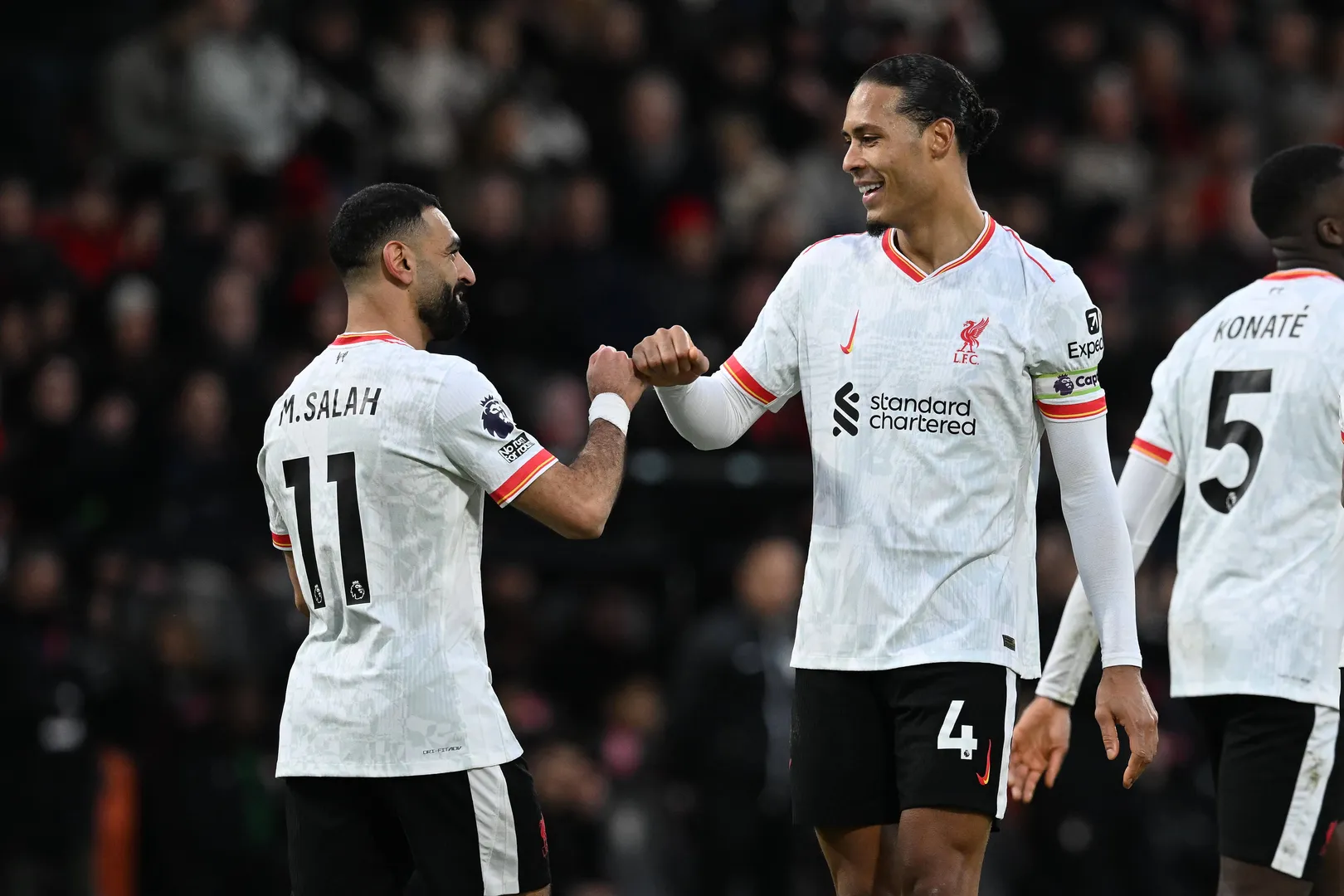 Virgil e Salah, do Liverpool. Foto: Imago