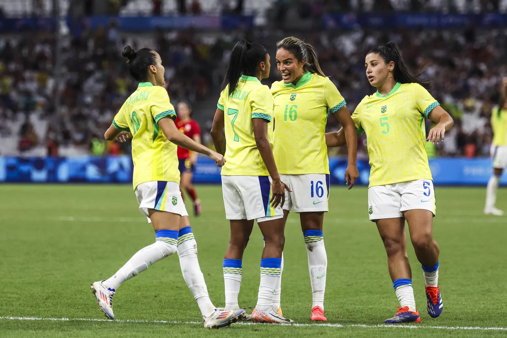 Jogadoras da sele&ccedil;&atilde;o feminina comemoram gol contra a Espanha. Foto: Icon Sport