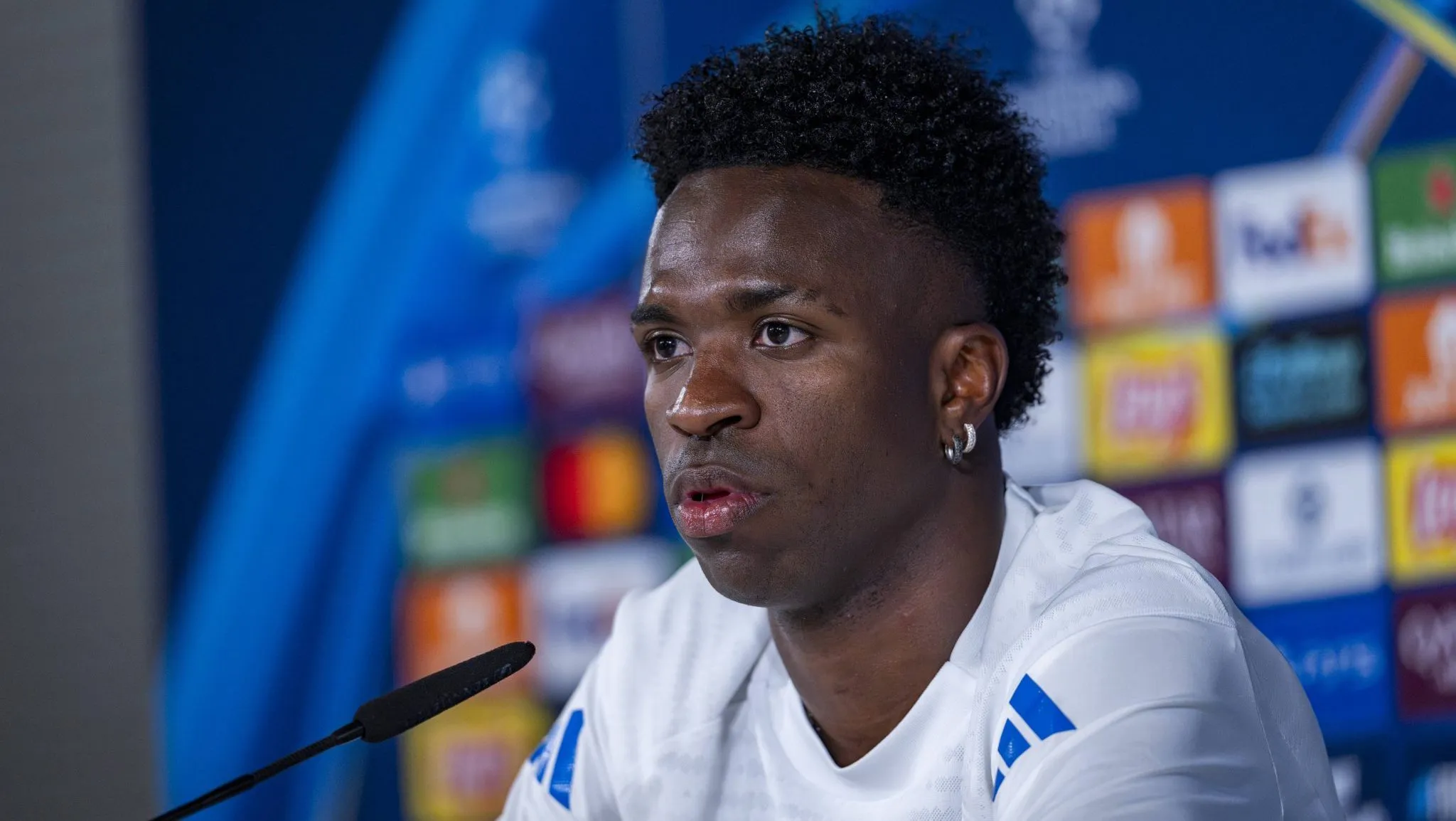 Vini Jr: &lsquo;Com ele tive uma conex&atilde;o especial igual como tenho com Ancelotti&rsquo;