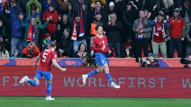 Fernando Santos levou gol nos primeiros 27 segundos como t&eacute;cnico da Pol&ocirc;nia, atropelada pela Tch&eacute;quia