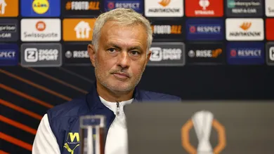 &lsquo;Ainda temos chance&rsquo;: Mourinho brinca com poss&iacute;vel t&iacute;tulo retroativo no Manchester United