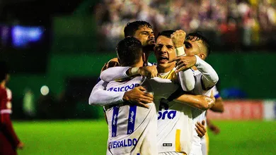 Chape contou primeiro p&ecirc;nalti marcado pelo VAR no Brasileir&atilde;o e Everaldo para vencer Inter