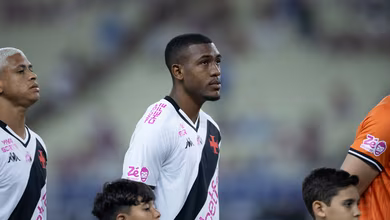 Apesar de Hugo Moura, Vasco se adapta e conta com brilho de Rayan para afundar Fortaleza